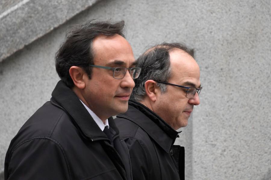 El juez envía a prisión a Turull, Romeva, Forcadell, Bassa y Rull. Llarena justifica su decisión por el «riesgo de fuga y de reiteración delictiva» | El delito de rebelión está penado con entre 15 y 25 años de cárcel