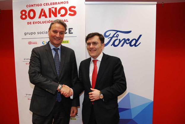 Jesús Alonso, de Ford (izq.), con Alberto Durán, de ONCE.