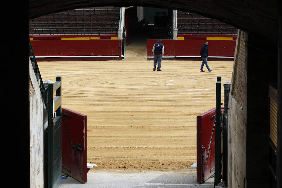 Fotos: Preparativos de la Plaza de Toros para la Copa Davis