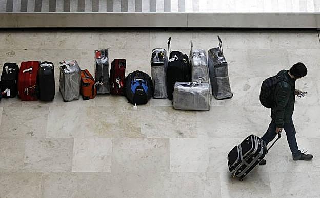 ¿Qué debo hacer en caso de daño o pérdida del equipaje en un vuelo?