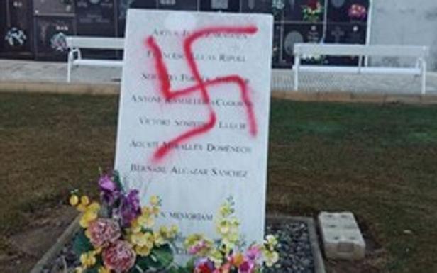 Aparece una esvástica pintada en el monumento sobre las víctimas de Mauthausen en el cementerio de Vinaròs