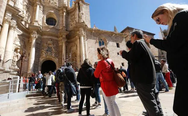Valencia se llena de turistas también en Semana Santa