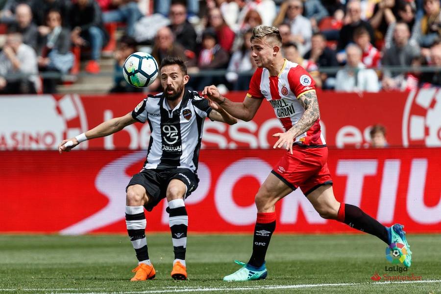 Locales y grantoas empatan a uno después de un partido reñido y con ocasiones claras para ambos equipos. Goles de Granell y Morales