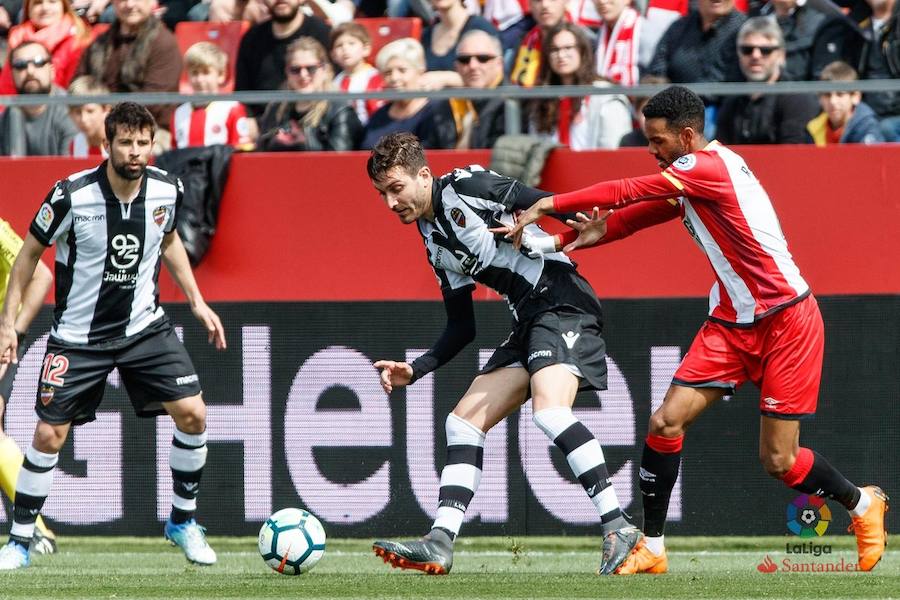 Locales y grantoas empatan a uno después de un partido reñido y con ocasiones claras para ambos equipos. Goles de Granell y Morales