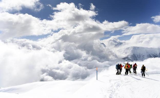 Equipo de rescate en el cantón suizo de Valais.