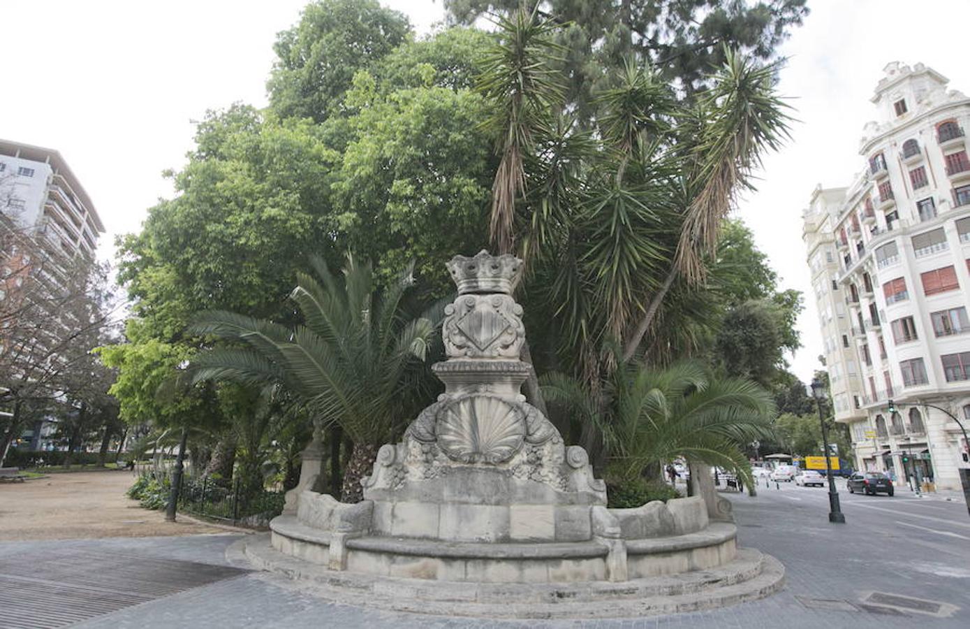 8.- Jardín de la Glorieta (C/ del General Palanca, 4) | Es uno de los muchos jardines decimonónicos que se alzan en la ciudad de Valencia. De su estructura llama la atención la Fuente del Tritón, una obra inspirada en una semejante del maestro italiano Bernini. También podrá ver diversas esculturas que representan a Francisco Domingo Marqués, Antonio Muñoz Degrain, Joaquín Agrasot Juan y al doctor Ramón Gómez Ferrer.