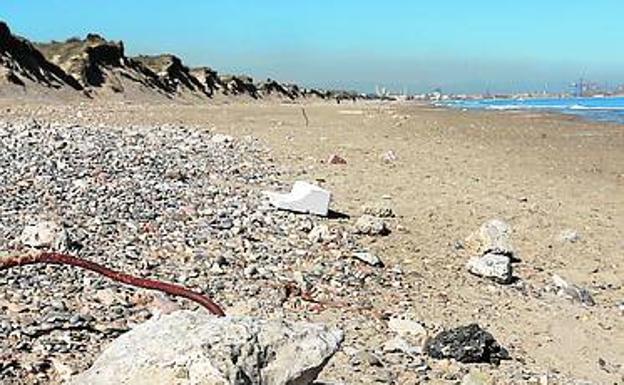 Los vecinos reclaman escolleras en las playas de la Albufera.