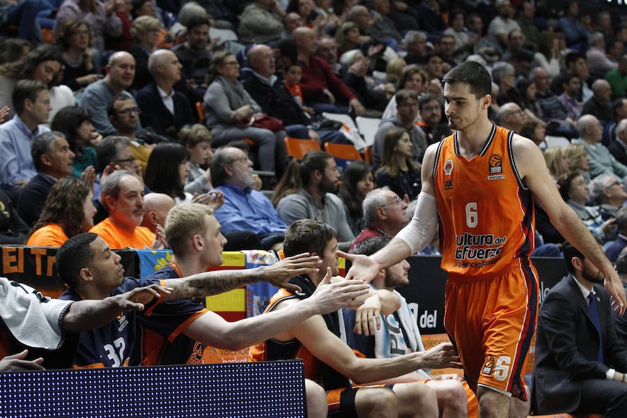 Estas son las imágenes que deja el partido de la última jornada de Euroliga, que ha terminado con victoria del conjunto taronja