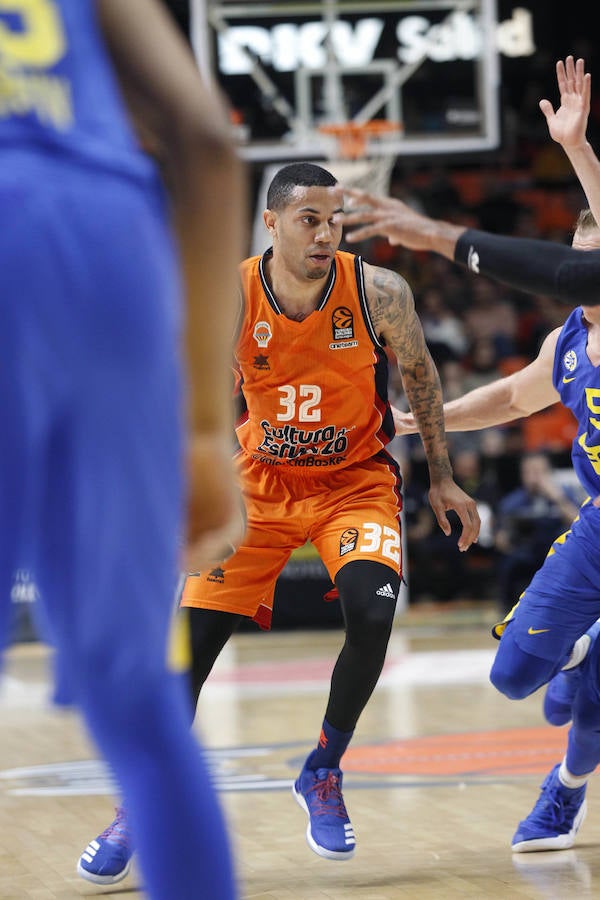 Estas son las imágenes que deja el partido de la última jornada de Euroliga, que ha terminado con victoria del conjunto taronja