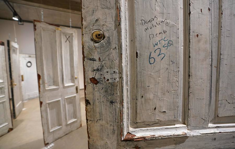 Fotos: Las puertas del mítico Chelsea Hotel salen a subasta