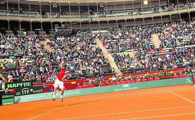 El tenista de Xàbia, David Ferrer, fue protagonista del partido inaugural de la Copa Davis. 