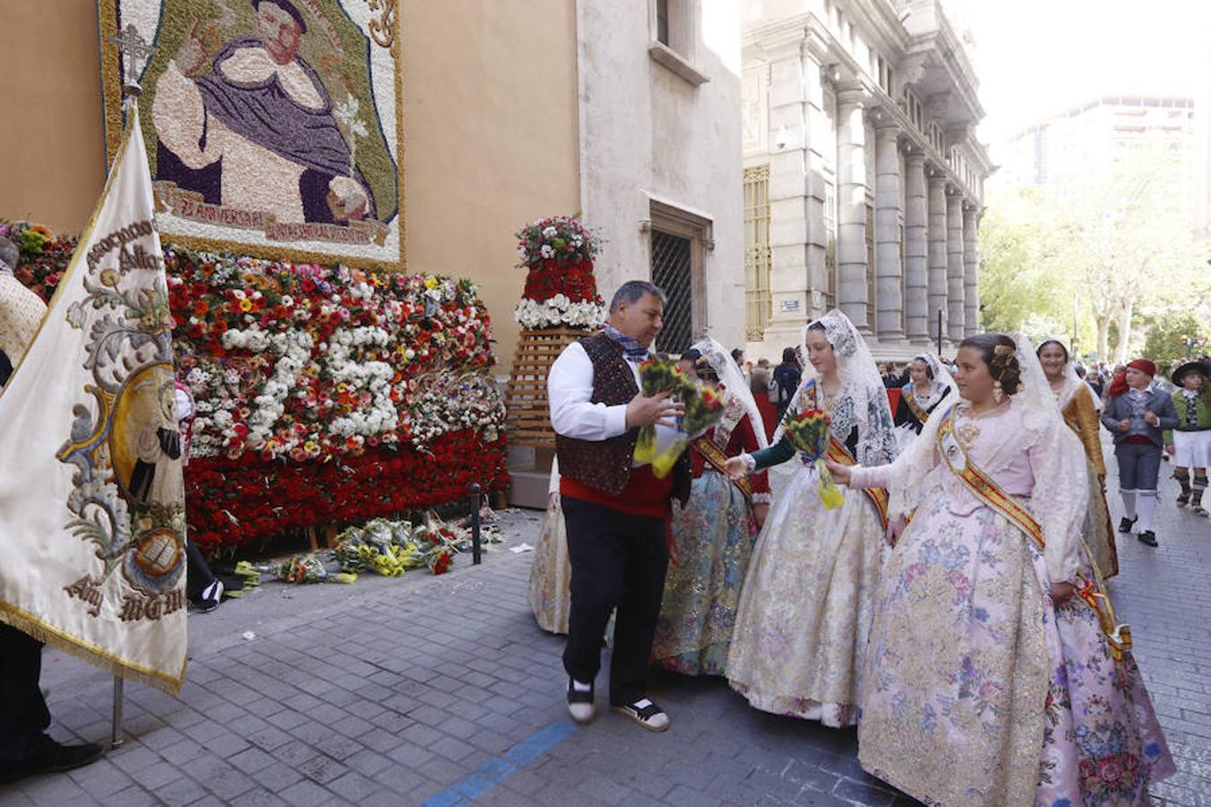 Fotos: Ofrenda de los Altares a San Vicente