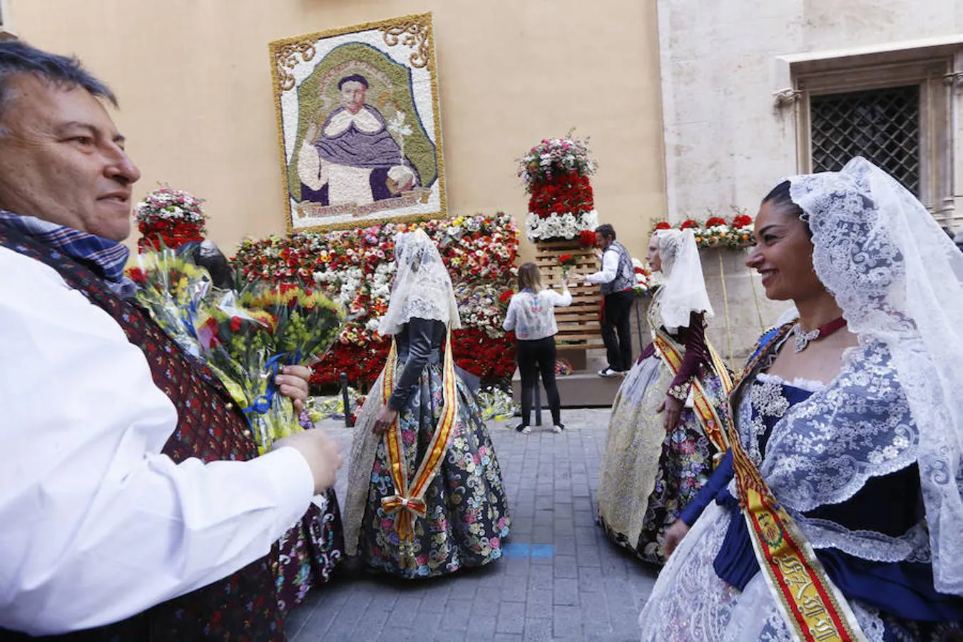 Fotos: Ofrenda de los Altares a San Vicente