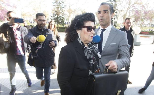 Consuelo Ciscar, entrando a la Ciudad de la Justicia para prestar declaración. 