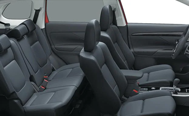 Interior de uno de los híbridos mejor valorados, el Mitsubishi Outlander.