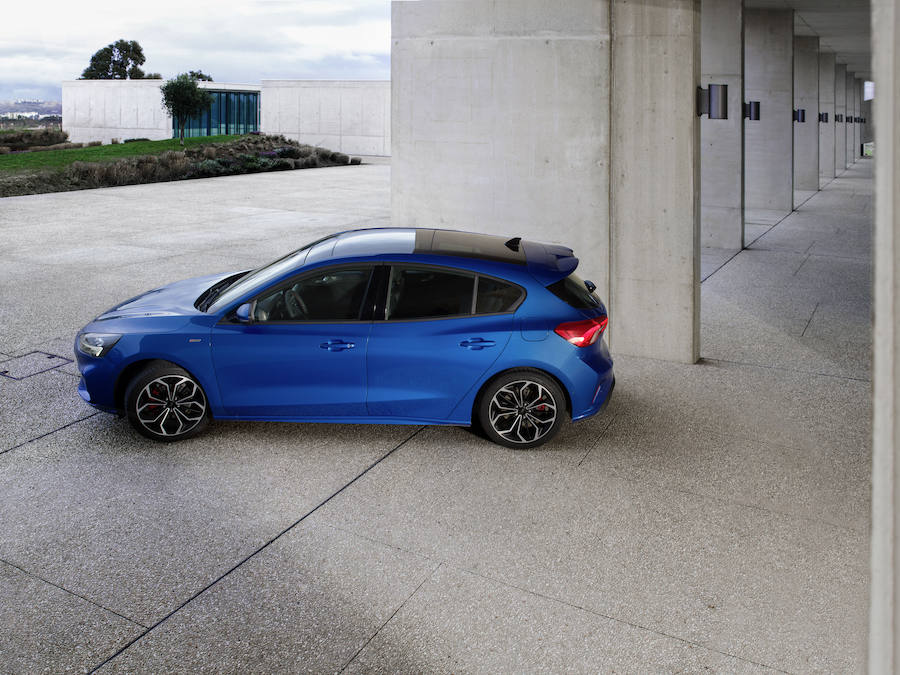 Así es el nuevo diseño del emblemático Ford Focus presentado esta semana y que saldrá a la venta en julio de 2018. 