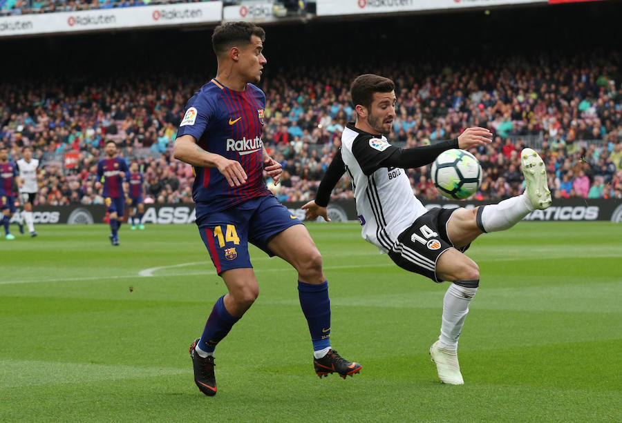 El Barça ganó 2-1 en el Camp Nou a un Valencia que vio portería gracias a un penalti en el 86'. El FC Barcelona, más líder, a falta de 6 jornadas. 