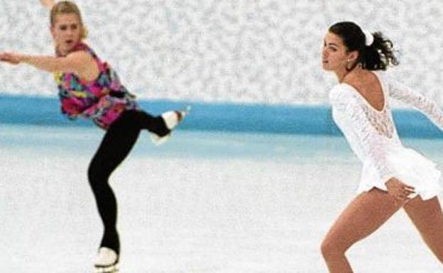 Tonya Harding (izquierda) y Nancy Kerrigan, durante un entrenamiento.