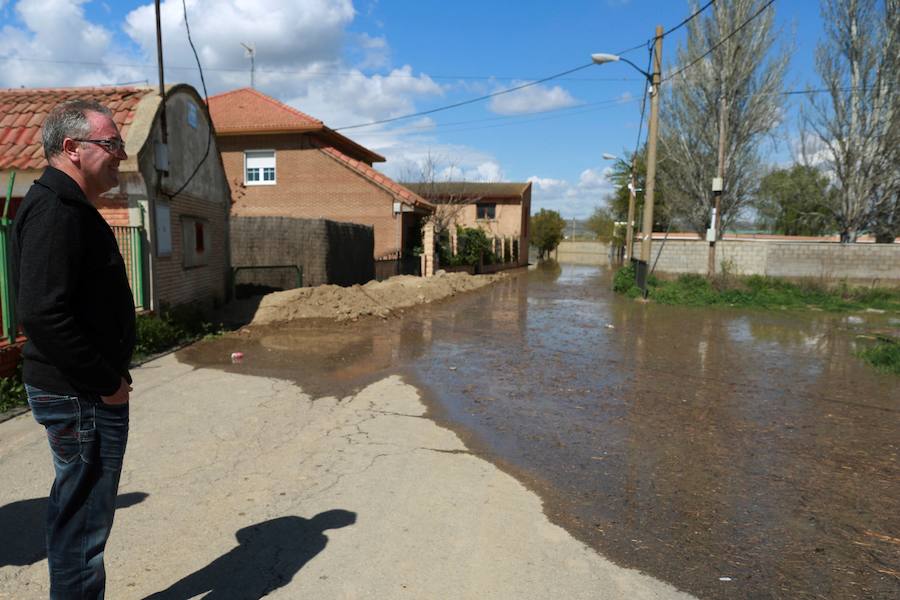 El Ebro ha provocado grandes problemas en municipios de la ribera de Navarra y Aragón. El río se ha desbordado en varios puntos anegados zonas declaradas de 'acción urgente'. Los niveles registrado han sido muy similares a los de 2015 e incluso en la capital aragonesa se han llevado a cabo cortes de tráfico dados los primeros desbordamientos del Ebro. La ministra de Agricultura, Isabel García Tejerina, ha visitado las zonas más afectadas sobre las que se rebaja la angustia en los próximos días pero que puede volver ante la previsión de lluvias de cara al fin de semana siguiente.