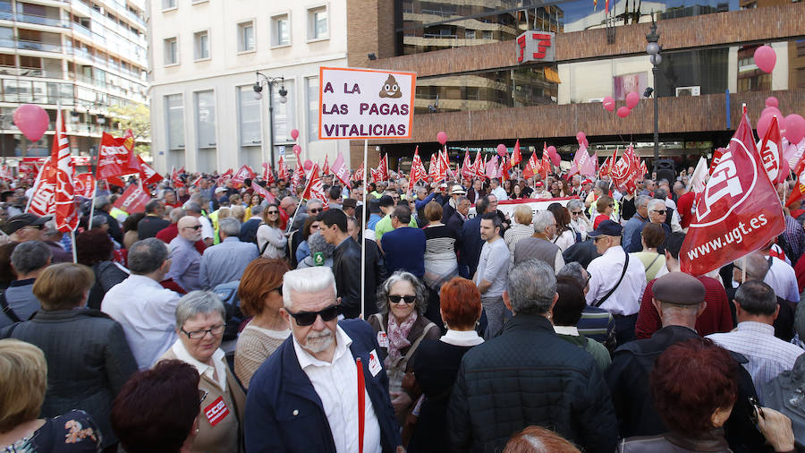 Fotos: Manifestación de los pensionistas en Valencia contra la congelación de las pensiones