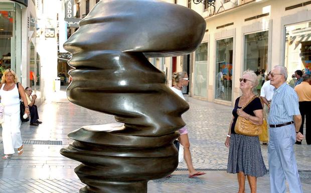 Una escultura de Tony Cragg en Málaga. 