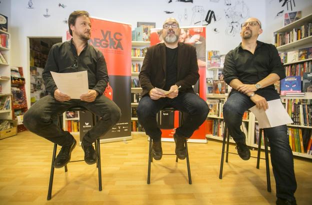 Los responsables de Valencia Negra, Bernardo Carrión, Jordi Llobregat y Santiago Sánchez, durante la presentación del festival. 