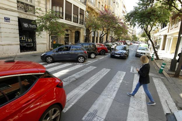 La calle Cirilo Amorós, ayer por la mañana. 