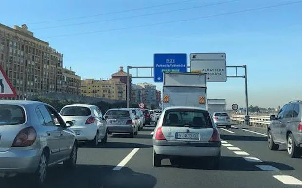 Tráfico en Valencia: una avería en la V-21 provoca un atasco de más de 6 km