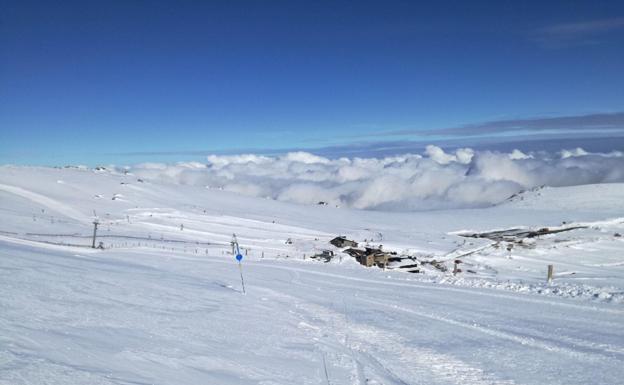 La nieve en este mes de abril sigue manteniéndose firme en las estaciones españolas