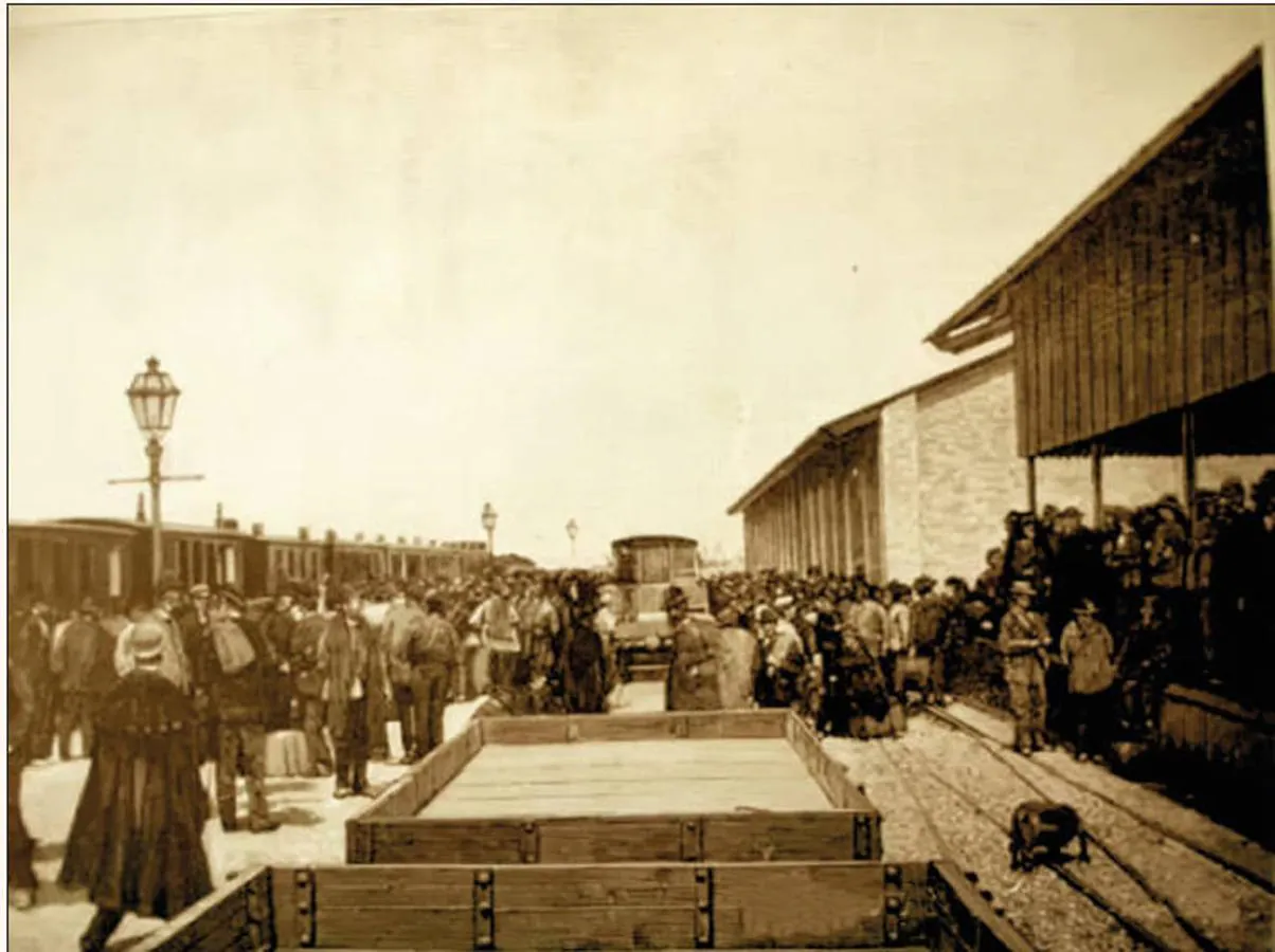 Grabado. Año 1894. En los andenes de la estación se aprecia el gran tránsito de pasajeros.
