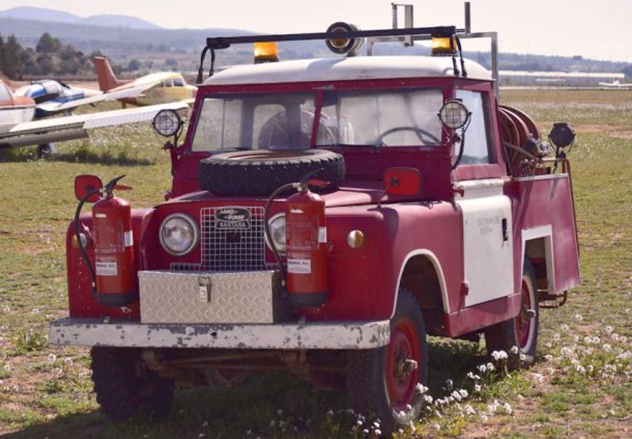 El club Horta Classics realizó el pasado fin de semana el V Encuentro de Amigos del Motor Clásico en el Aeródromo de Requena, en colaboración con Aeródromo de Requena y Club Aéreo Valencia, y la Fundación Aérea de la Comunidad Valenciana. Una colección de coches con un mínimo de 25 años de antigüedad, donde el Fiat Topolin de 1941 encabezó la lista. 