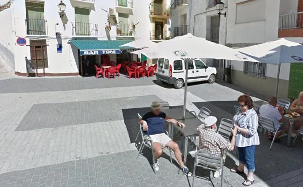 Plaza del Ayuntamiento de Montán, donde está situado el bar habilitado como despacho de loterías. 
