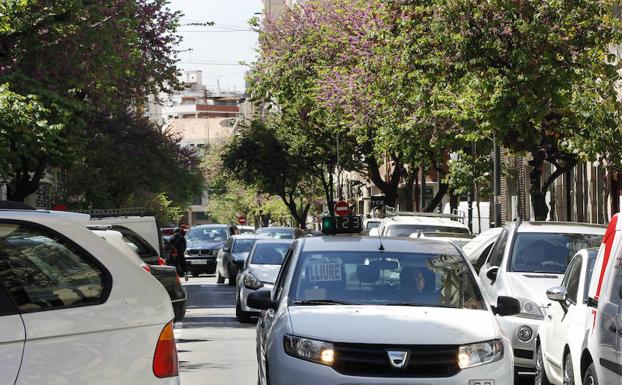 CIRILO AMORÓS. La gran decisión pasa por mantener el parking o ampliar las aceras.