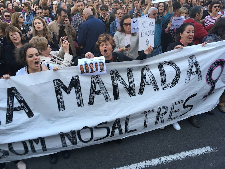 Fotos: Concentración en Valencia contra la sentencia a &#039;La Manada&#039;