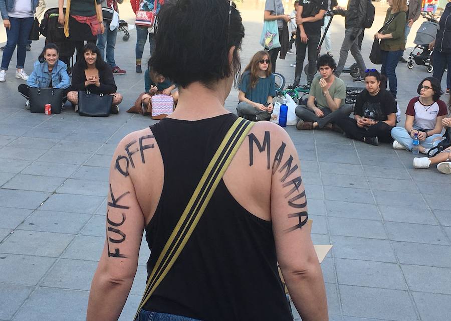 Fotos: Concentración en Valencia contra la sentencia a &#039;La Manada&#039;