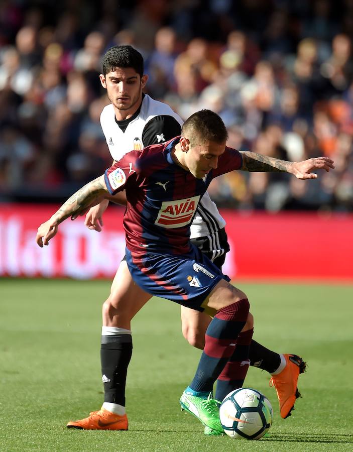 Estas son las mejores imágenes del partido de la jornada 35 de la Liga en Mestalla