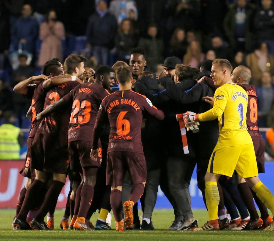 Así celebraron los jugadores del Fútbol Club Barcelona la vigésimo quinta Liga en la historia del club, después de doblegar al Deportivo en Riazor.