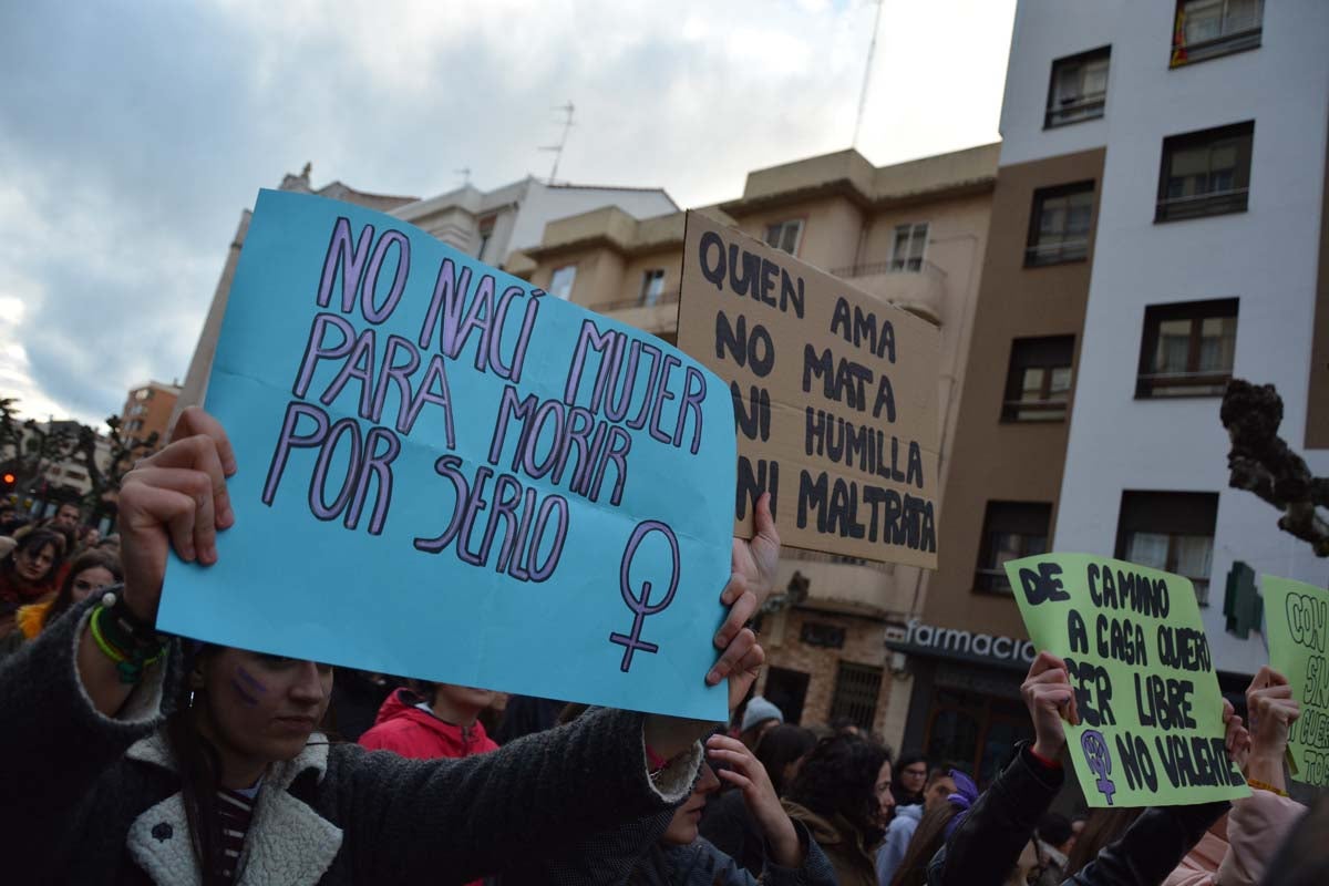 Miles de personas marchan por las calles de Burgos para mostrar su condena unánime ante el asesinato machista de Silvia Plaza