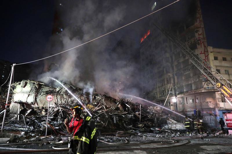 Fotos: Fotos del incendio y derrumbe de un edificio de 24 plantas en Sao Paulo (Brasil)