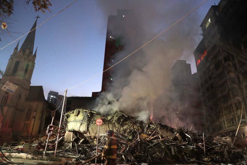 Fotos: Fotos del incendio y derrumbe de un edificio de 24 plantas en Sao Paulo (Brasil)