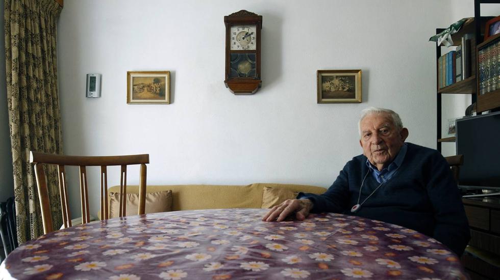 Rafael Catalá, en su comedor.