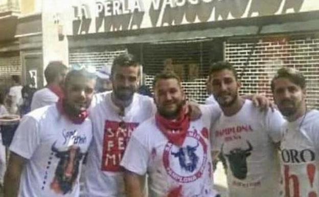 Investigan la colocación de carteles con amenazas a 'La Manada' en Valencia