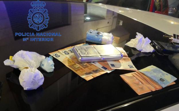 La policía detiene a tres hombres con drogas en Valencia