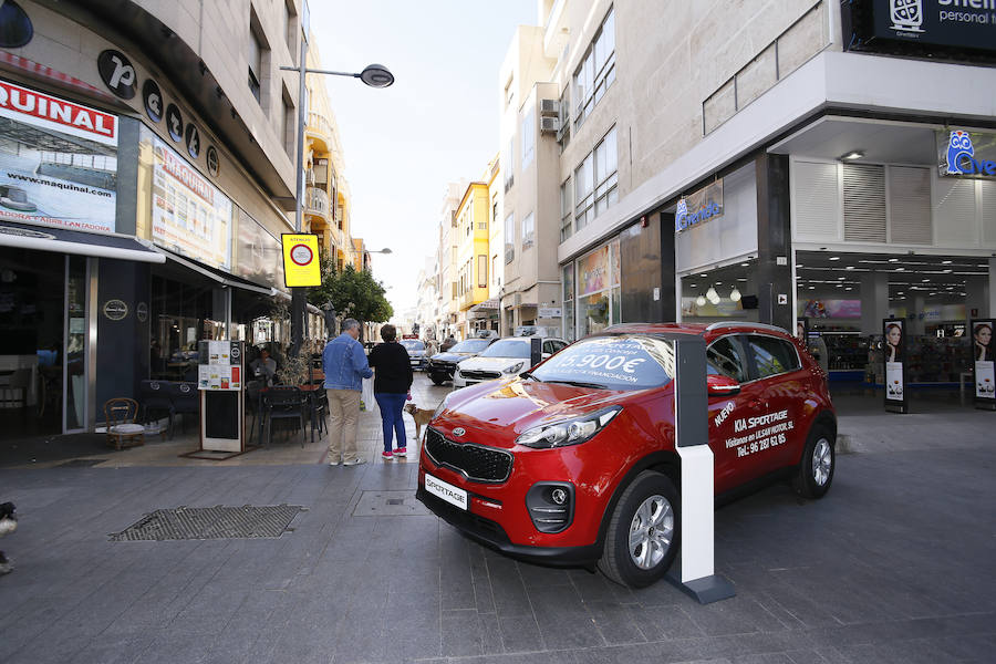 Este fin de semana se celebra en Gandía la Fira del Motor, con más de treinta concesionarios y doscientos coches en venta en las calles de la capital de la safor