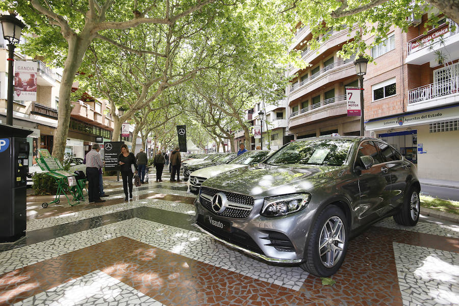 Este fin de semana se celebra en Gandía la Fira del Motor, con más de treinta concesionarios y doscientos coches en venta en las calles de la capital de la safor