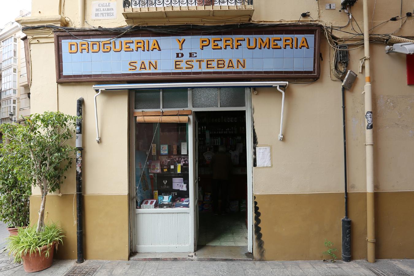 Droguería y Perfumería San Esteban (C/ Baró de Petrés, 1)