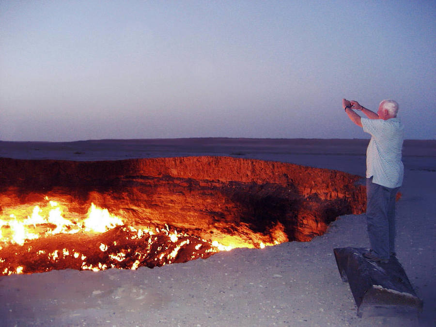 En el desierto de Karakum (Turkmenistán) se encuentra una maravilla que lejos de lo imaginado no es natural.