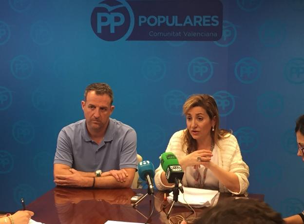 Juan Sánchez y María Villajos, ayer, durante la rueda de prensa ofrecida en Valencia. 