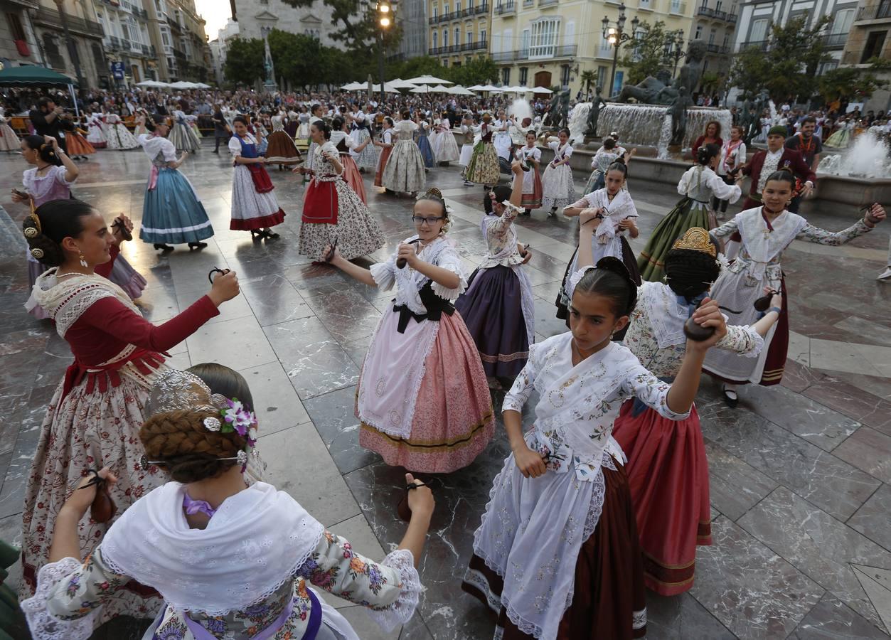 Daniela Gómez, Rocío Gil y sus cortes demostraron su entrega en el baile en una plaza repleta