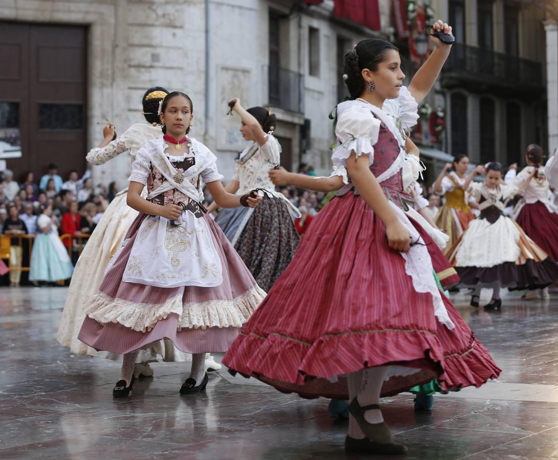 Daniela Gómez, Rocío Gil y sus cortes demostraron su entrega en el baile en una plaza repleta